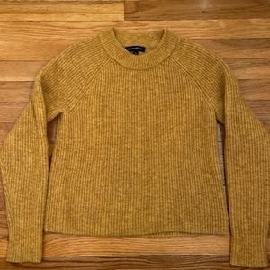 Banana Republic women’s wool/nylon/spandex crew knit sweater.